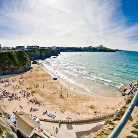 Large 5 Bed 3 Bath House 300 Meters From And Restaurants * Newquay (Cornwall)