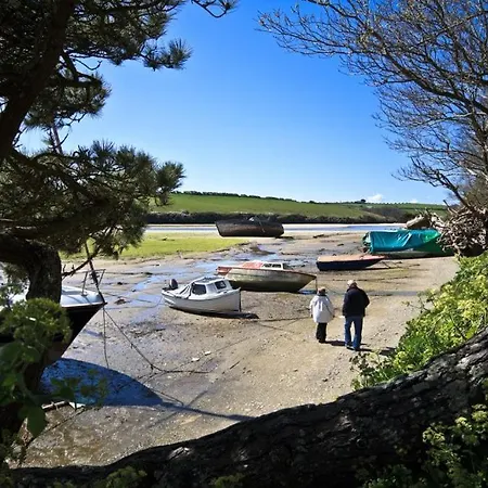 Large 5 Bed 3 Bath House 300 Meters From And Restaurants * Newquay (Cornwall)