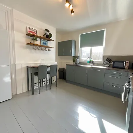 Holiday home Large 5 Bed 3 Bath House 300 Meters From And Restaurants Newquay (Cornwall)